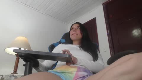 Snapshot of queenpink777 chatting on September 2025 01:38:02 PM Rose online show from September 2025 01:38:02 PM