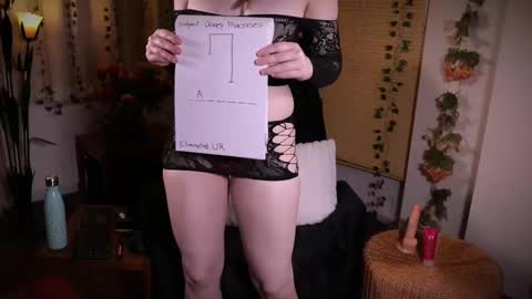 Snapshot of quinnrmonroe chatting on December 2024 07:23:01 PM QuinnMonroe online show from December 2024 07:23:01 PM