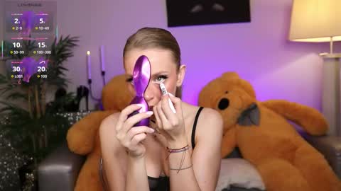 Nova Hollis online show from December 2025 03:25:01 AM