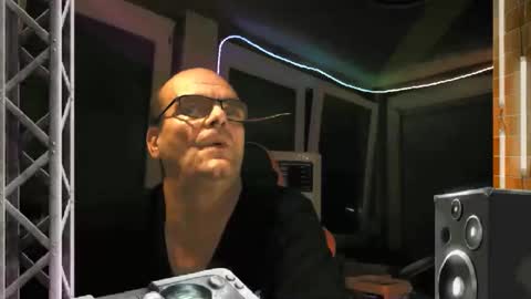 Snapshot of r_2d2_ chatting on October 2025 07:36:02 PM dj mike online show from October 2025 07:36:02 PM