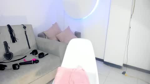 RACHEL ES online show from January 2025 04:09:01 AM