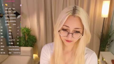 Karina online show from October 2025 09:02:01 PM