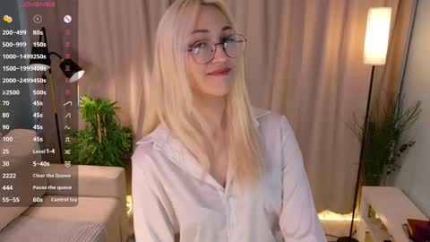 Karina online show from October 2025 09:12:02 PM