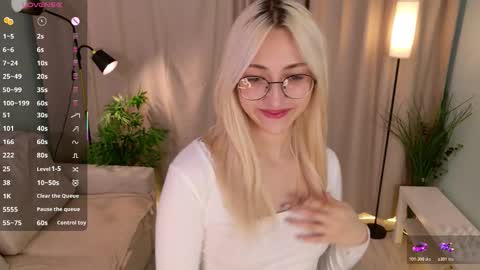 Snapshot of radi_rose_ chatting on November 2025 09:15:01 PM Karina online show from November 2025 09:15:01 PM