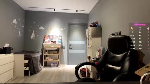 Mila online show from February 2026 04:04:02 PM