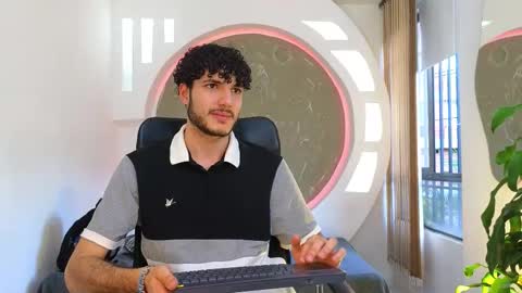 Snapshot of rafael_mendez chatting on September 2025 10:20:01 PM R A F A E L online show from September 2025 10:20:01 PM