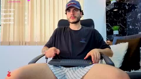 Snapshot of rafael_mendez chatting on November 2025 08:56:01 PM R A F A E L online show from November 2025 08:56:01 PM