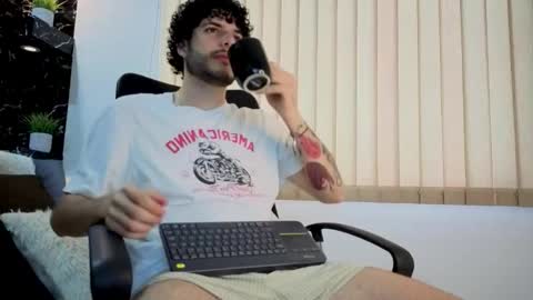 R A F A E L online show from December 2025 09:30:01 PM