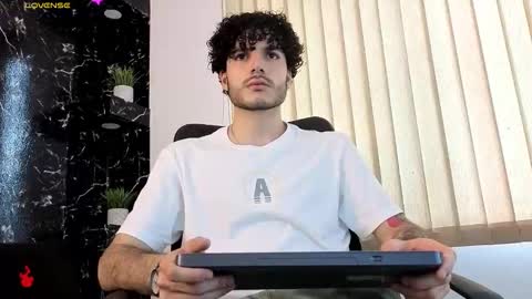 R A F A E L online show from March 2026 07:16:02 PM