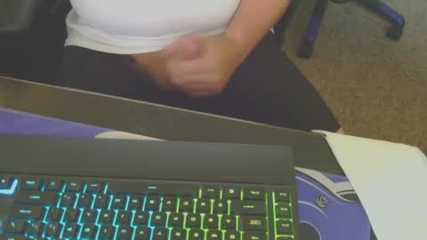 Snapshot of ragnorskol chatting on October 2025 08:39:02 PM ragnorskol online show from October 2025 08:39:02 PM