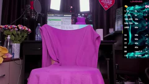 Snapshot of raissa_sky26 chatting on October 2025 02:40:02 AM Laura online show from October 2025 02:40:02 AM
