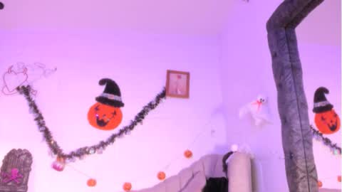 Raquel online show from October 2025 09:49:01 PM