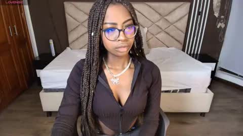 Raquel online show from November 2025 11:57:02 AM