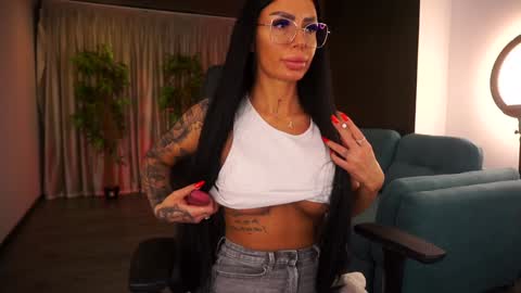 Raquelle online show from January 2025 07:16:02 PM