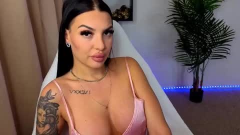 raven_inkk online show from December 2025 10:31:01 AM