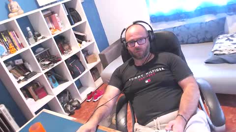 Snapshot of ravingr3d3 chatting on September 2025 01:35:01 PM ravingr3d3 online show from September 2025 01:35:01 PM