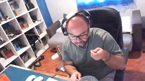 Snapshot of ravingr3d3 chatting on October 2025 08:09:02 AM ravingr3d3 online show from October 2025 08:09:02 AM