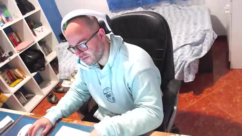 ravingr3d3 online show from February 2026 09:52:02 AM