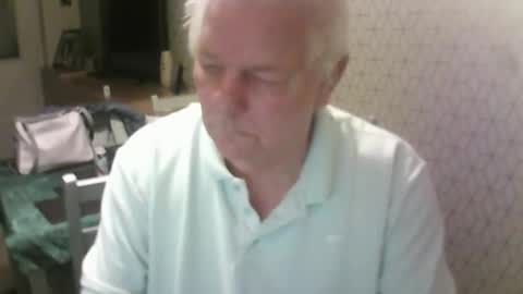 Snapshot of ray47 chatting on October 2025 10:12:02 PM ray47 online show from October 2025 10:12:02 PM