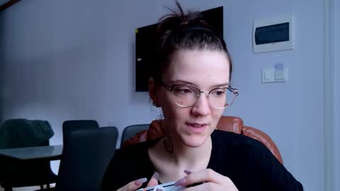 Ray-Ray online show from December 2025 01:22:01 AM