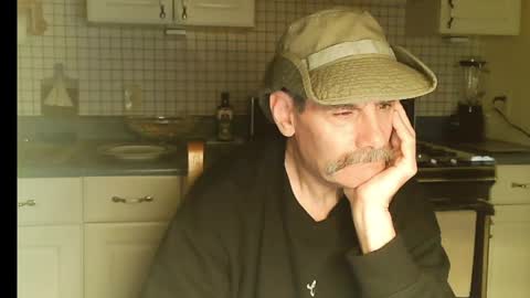Snapshot of raylene4u2 chatting on May 2026 05:46:02 AM Ray online show from May 2026 05:46:02 AM