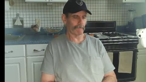 Snapshot of raylene4u2 chatting on May 2026 02:45:01 PM Ray online show from May 2026 02:45:01 PM