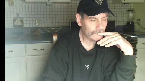 Snapshot of raylene4u2 chatting on May 2026 08:33:02 AM Ray online show from May 2026 08:33:02 AM