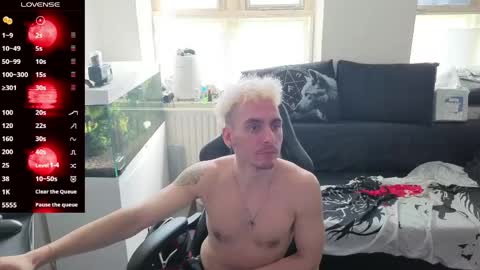 Snapshot of rayzel_white chatting on April 2026 09:07:01 AM Rayzel White online show from April 2026 09:07:01 AM