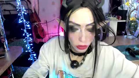Snapshot of raziel_haze chatting on December 2024 11:01:01 AM Yrriel Strife Candy-Demon Caveboy mr. Cringe online show from December 2024 11:01:01 AM