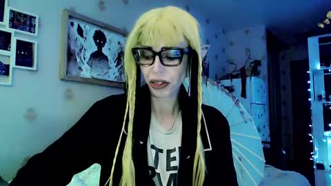 Snapshot of raziel_haze chatting on January 2025 04:26:01 AM Yrriel Strife Candy-Demon Caveboy mr. Cringe online show from January 2025 04:26:01 AM