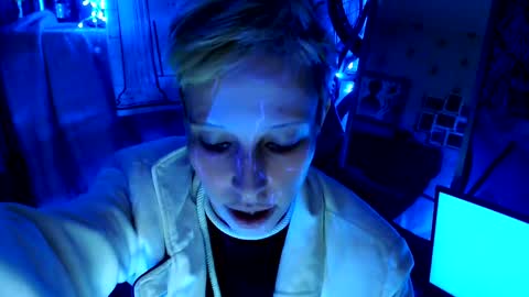 Snapshot of raziel_haze chatting on January 2025 02:18:01 PM Yrriel Strife Candy-Demon Caveboy mr. Cringe online show from January 2025 02:18:01 PM