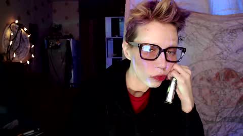 Snapshot of raziel_haze chatting on January 2025 02:09:01 AM Yrriel Strife Candy-Demon Caveboy mr. Cringe online show from January 2025 02:09:01 AM