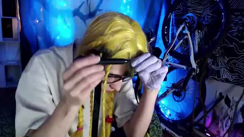 Snapshot of raziel_haze chatting on January 2025 10:32:01 AM Yrriel Strife Candy-Demon Caveboy mr. Cringe online show from January 2025 10:32:01 AM