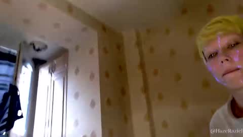 Snapshot of raziel_haze chatting on September 2025 05:20:02 AM Yrriel Strife Candy-Demon Caveboy mr. Cringe online show from September 2025 05:20:02 AM