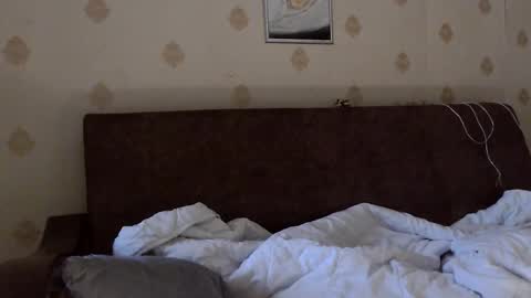 Snapshot of raziel_haze chatting on October 2025 05:36:02 AM Yrriel Strife Candy-Demon Caveboy mr. Cringe online show from October 2025 05:36:02 AM