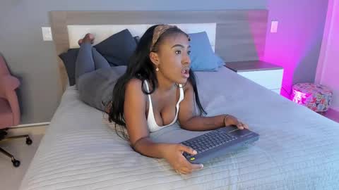 Snapshot of rebeca_cortez1 chatting on September 2025 08:35:01 PM I invite you to my birthday on November 3th online show from September 2025 08:35:01 PM