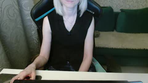 Snapshot of rebesaolset chatting on February 2025 05:05:02 PM RebesaOlset online show from February 2025 05:05:02 PM