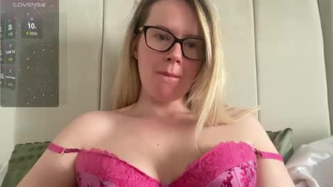 Rosie online show from February 2025 09:43:01 AM