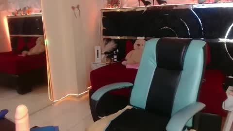 Snapshot of red_moon_2 chatting on February 2026 12:16:02 AM Lunaaaaa online show from February 2026 12:16:02 AM