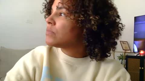 Redbonescarlet online show from September 2025 06:11:02 PM
