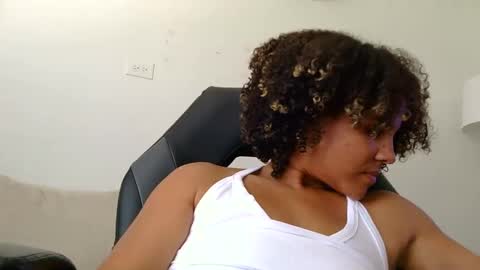 Redbonescarlet online show from September 2025 07:50:02 PM