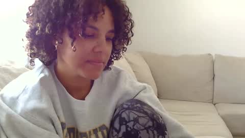 Redbonescarlet online show from September 2025 04:56:01 PM