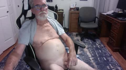 Snapshot of redbud3075 chatting on June 2026 03:43:02 AM Daddy G online show from June 2026 03:43:02 AM
