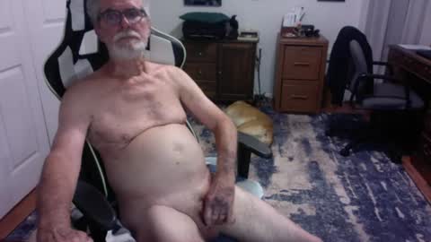Snapshot of redbud3075 chatting on July 2026 04:15:01 AM Daddy G online show from July 2026 04:15:01 AM