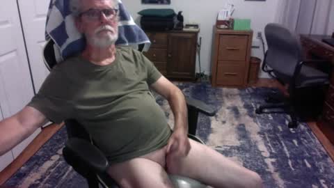 Snapshot of redbud3075 chatting on July 2026 03:32:02 AM Daddy G online show from July 2026 03:32:02 AM