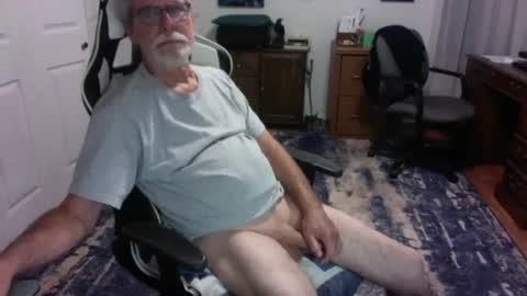 Snapshot of redbud3075 chatting on August 2026 03:19:01 AM Daddy G online show from August 2026 03:19:01 AM