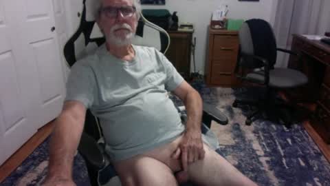 Snapshot of redbud3075 chatting on August 2026 03:19:01 AM Daddy G online show from August 2026 03:19:01 AM
