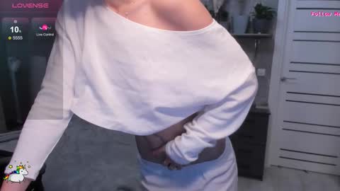 Stephanie online show from October 2025 08:44:01 AM