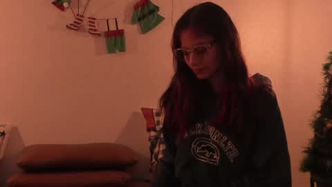 Snapshot of redmeloddy chatting on December 2024 11:35:01 PM Meloddy online show from December 2024 11:35:01 PM