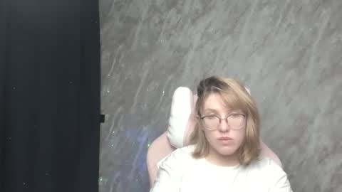 Snapshot of reginasmilee chatting on January 2025 06:17:01 AM Regina online show from January 2025 06:17:01 AM